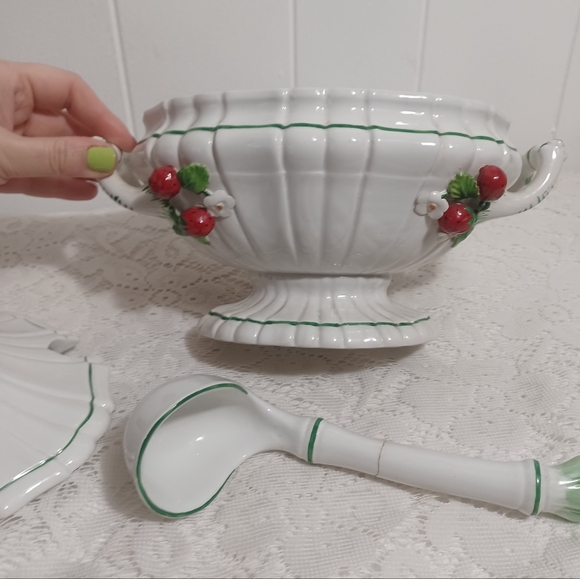 Italian Strawberry Tureen - Picture 12 of 13